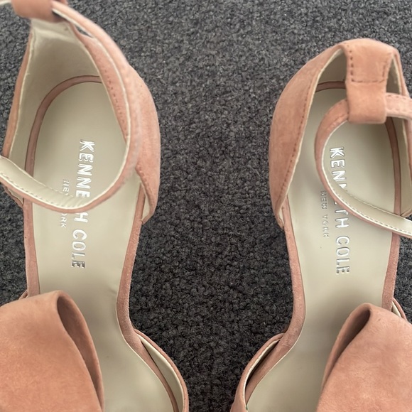 Kenneth Cole blush suede bow heels size 6 - Picture 4 of 11